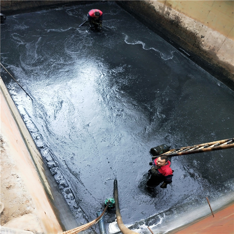 东西湖废水池清理